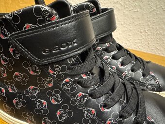 Prodám sportovní turistické boty Nike 36, QUECHUA 33 Geox 34 - 13