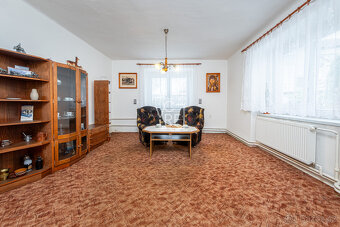 Zachovalý rodinný dům s pozemkem v obci Kořenice u Kolína - 13