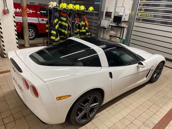 Prodám Corvette C6 R437 motor 6.2 V8 437 koní eu verze r.v 0 - 13