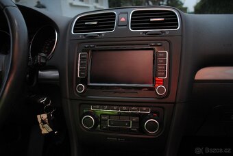 VW GOLF 6 2.0TDi 81kW - climatronic - navigace - handsfree - 13