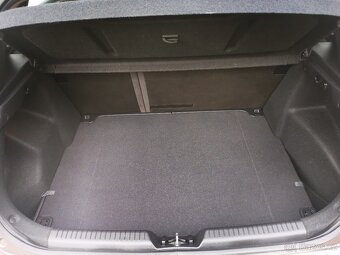 Hyundai i30 1.6 GDI Trikolor 99kW 1.majitel ČR - 13