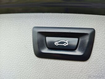 BMW 318D Touring F31 fešák/plný servis/nové turbo+egr orig - 13