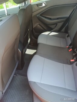 Hyundai i20 1,2 r. 59 tkm, r.v. 2020 - první majitelka - 13