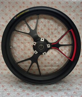 Ducati Hypermotard 939/950 - 13