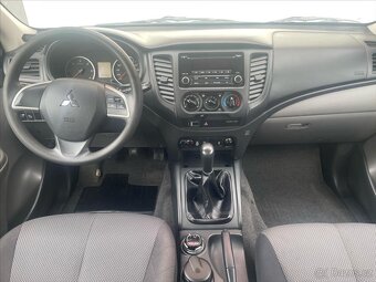 Mitsubishi L200 2,4 DI-D  4WD DOUBLE CAB INVITE (2016) - 13