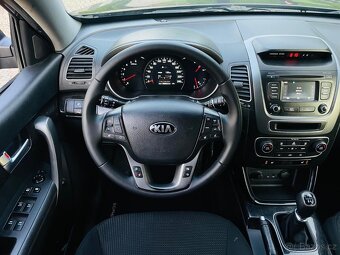 Kia Sorento 2.2CRDi 4x4 MANUÁL 7 MÍST VÝHŘEV TAŽNÉ KAMERA - 13