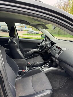 Mitsubishi Outlander - 13