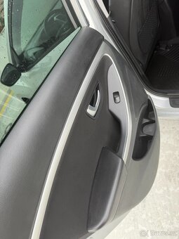 Hyundai i30 1.6 CRDi/81kW Trikolor - 13