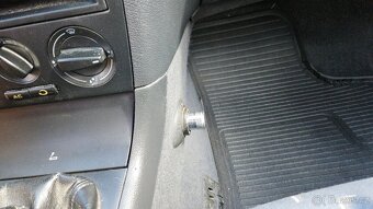 ŠKODA OCTAVIA 1,6 i Ambiente - 13