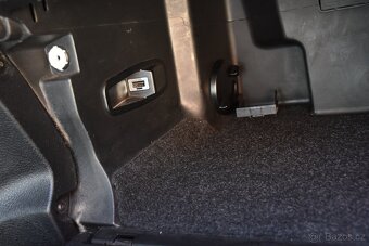Ford S-Max 1.8 TDCi 92kw 2009 tažné, 2x kola, vyhř. sklo - 13