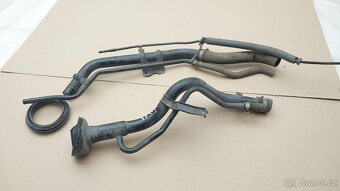 Nissan Pathfinder R51 : Hrdlo nádrže - 13