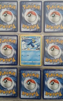 Pokemon karty v albu - 13