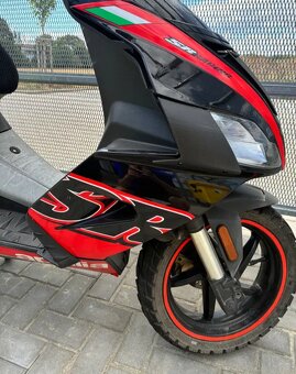 Aprilia SR 50 R, rok 2011 skůtr - 13