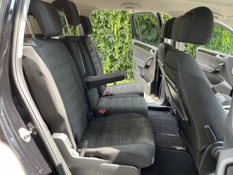 Volkswagen Touran 2.0 TDi Highline DSG 7 MÍST - 13