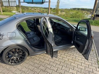 BMW 550i (E60) – V8, manuál, M-Paket - 13