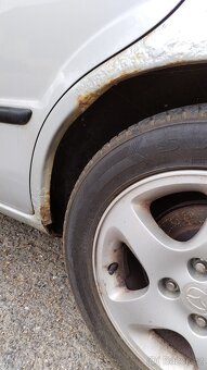 Mazda 323 hatch - 13