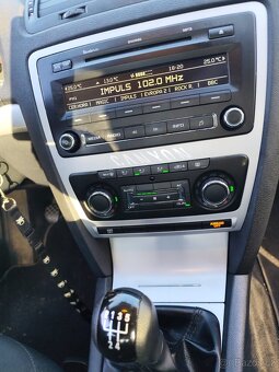 ŠKODA OCTAVIA COMBI 1.6TDi 77KW KLIMATIZACE TEMPOMAT - 13