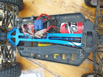 RC auto 1:10 - 13