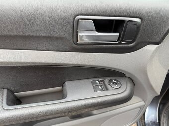 Ford Focus 1.6 16V - 13