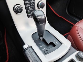 VOLVO C30 SUMMUM 2.0D 110KW 5 VÁLEC , AUTOMAT, XENON, KŮŽE - 13