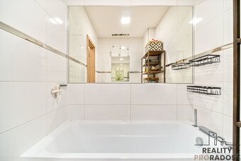 Prodej stylového bytu 3+1 se zasklenou lodžií na ul Horymíro - 13