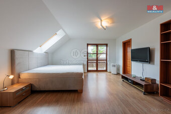 Prodej rodinného domu, 221 m², Nová Role, ul. Mezirolí - 13