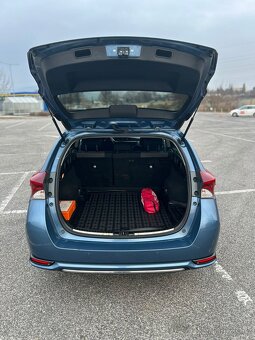 Toyota Auris 1.8 hybrid - 13