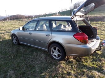 Subaru  Legacy 2,0  kombi - 13