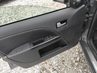 FORD MONDEO 2.5i V6 24V GHIA - 13