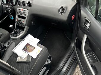Peugeot 308 SW 1.6i 88kw, r.2012, 1.maj., serviska, STK - 13