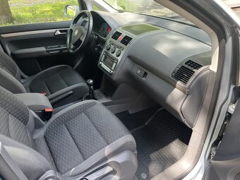 Volkswagen Touran 1.4tsi, naj 106 tis. km, vyhř. sedačky. - 13