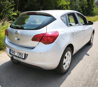 OPEL ASTRA 1.6 BENZÍN, ROK 2010, NAJETO 118.700 KM - 13