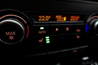 BMW 318i Touring 105kW, M paket, 2x ALU, SENZORY,VÝHŘEV,ŠÍBR - 13