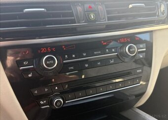BMW X5 3,0 xDrive30d M-PAKET 7MÍST TZ nafta automat 190 kw - 13