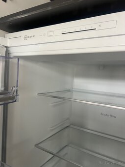 Bílá moderní kuchyň se všemi spotřebiči - 13