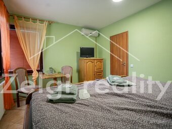 Rohatec Prodej penzionu, 10 apartmánů - 13