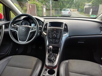 Benzínová Opel Astra 74066km... rok 2010 - 13