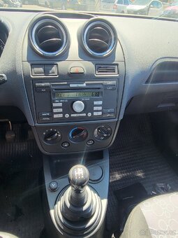 Ford Fiesta 1.3i Ambiente,51kw, nová STK - 13