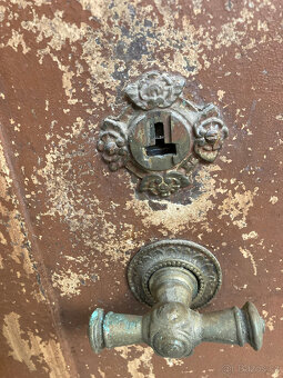 Trezor starožitný Popelka za 12.000 kč - 13