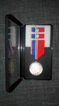 jubilejní medaile + odznáčky - 13