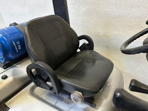 Vysokozdvižný vozík Nissan s nosností 1500 kg (LPG) Prodano - 13