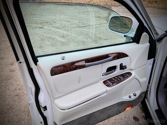LINCOLN TOWN CAR 4,6 V8 - 13