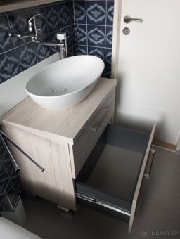 Koupelnová sestava s umyvadlem - 13