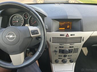 Opel Astra kombi 1.6i benzín - 13