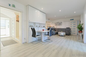 Pěkný rodinný dům s garáží v žádané lokalitě - Liberec, Star - 13