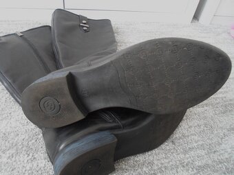 Černé kožené boty kozačky Carini - 39 - 13