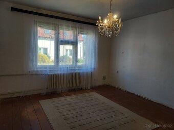 Rodinný dům 5+1 se zahradou 590 m2 - Hradec Králové - 13