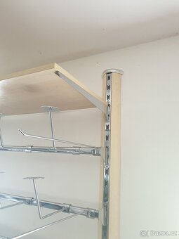 Vybavení prodejny (stojany, štendry, drátěné koše, ramínka) - 13