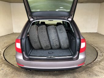 ŠKODA SUPERB COMBI 2.0TDI DSG - 13