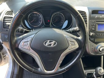 HYUNDAI ix20 1.4i 66 KW 1.MAJ.PDC VYHŘ.SED.2x KOLA 49000km - 13